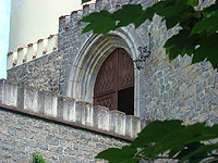 vstupn&iacute; br&aacute;na do z&aacute;mku